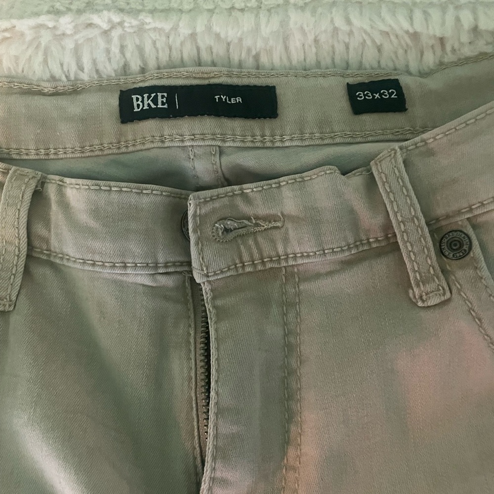 BKE Tyler Beige Jeans- from buckle and in great condition.